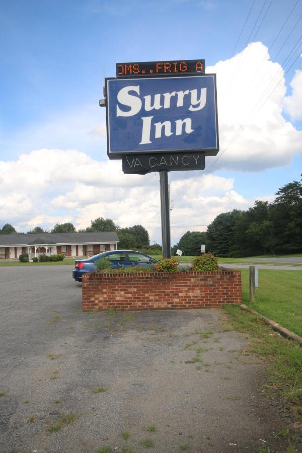 Surry Inn - Dobson Buitenkant foto